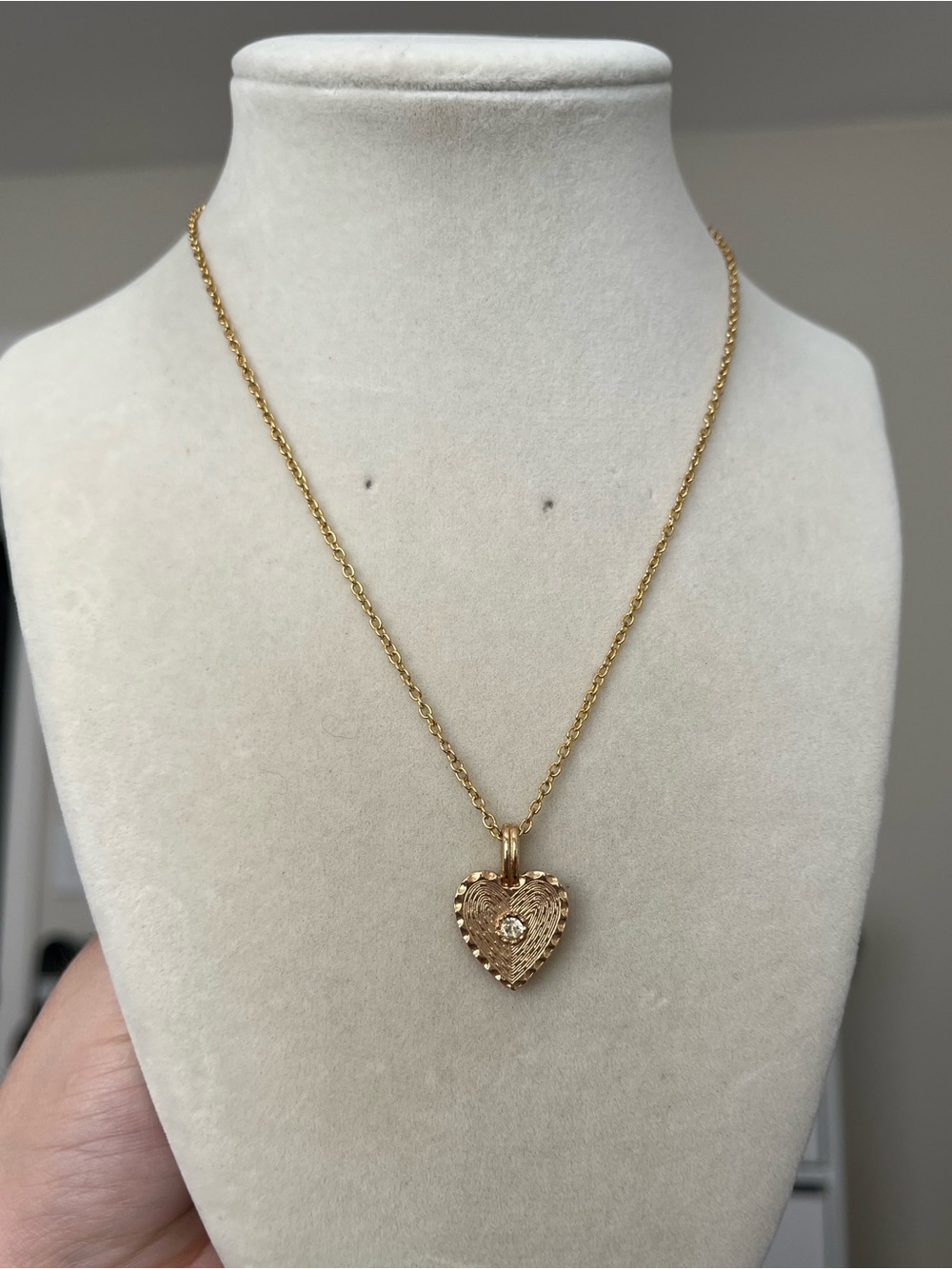 Vintage Gold Tone Heart Rhinestone Simple Dainty Pendant Necklace 16”